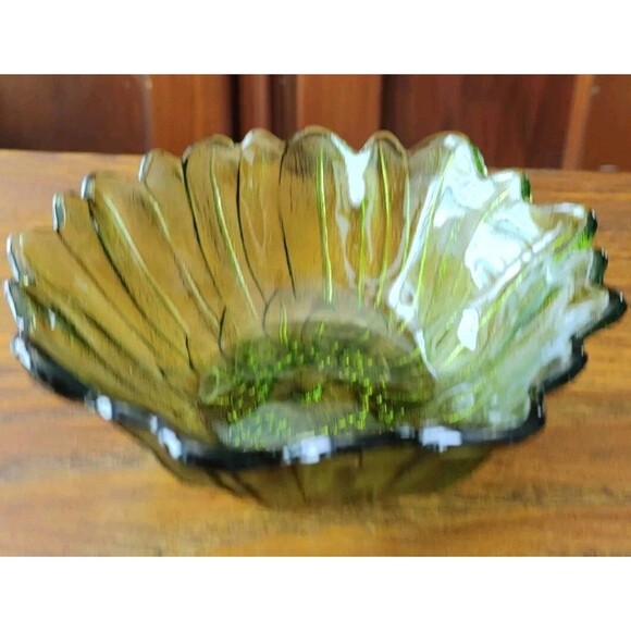 Vintage Indiana Avocado Green Glass Sunflower Shaped Candy Dish Scalloped Edges - Picture 2 of 9